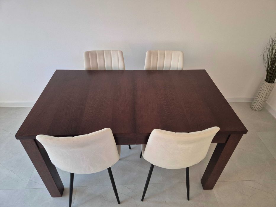 Stół z krzesłami 140 x 80 + 3 wkładki po 45cm