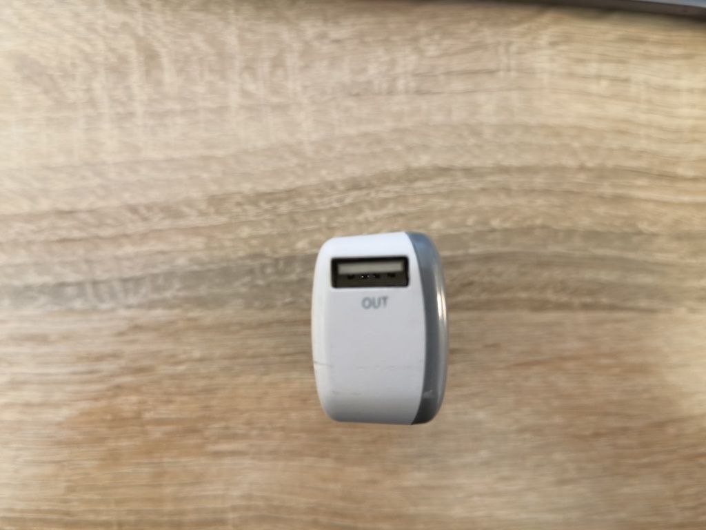 Power Bank Woo o pojemności 2000 mAh polecam serdecznie LED latarka
