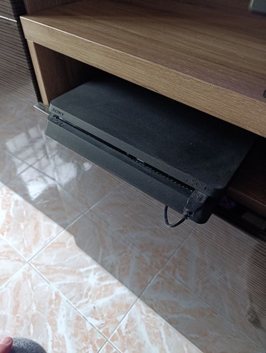 PlayStation 4 - 1 TB com 2 comandos