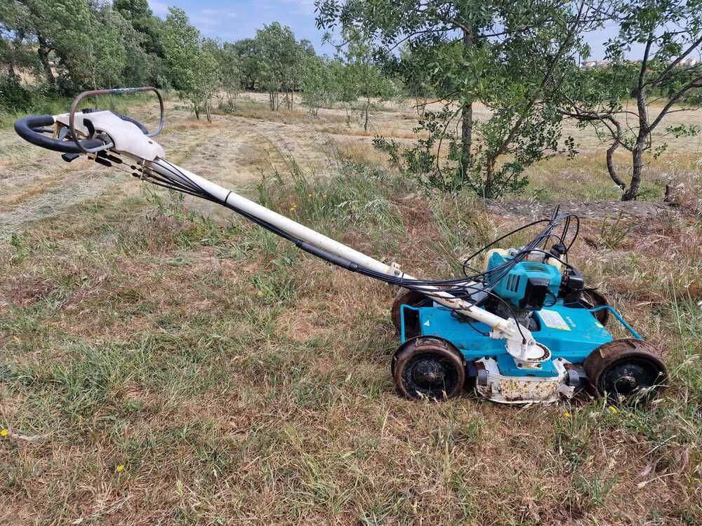 Corta mato / Destroçador de mato a motor - Kubota GC-S500 e GC-K501