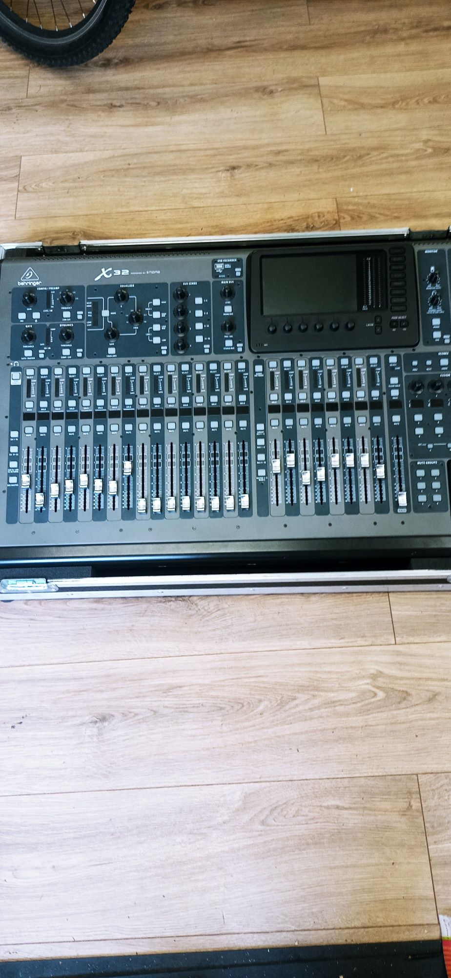 Behringer X32 full + case