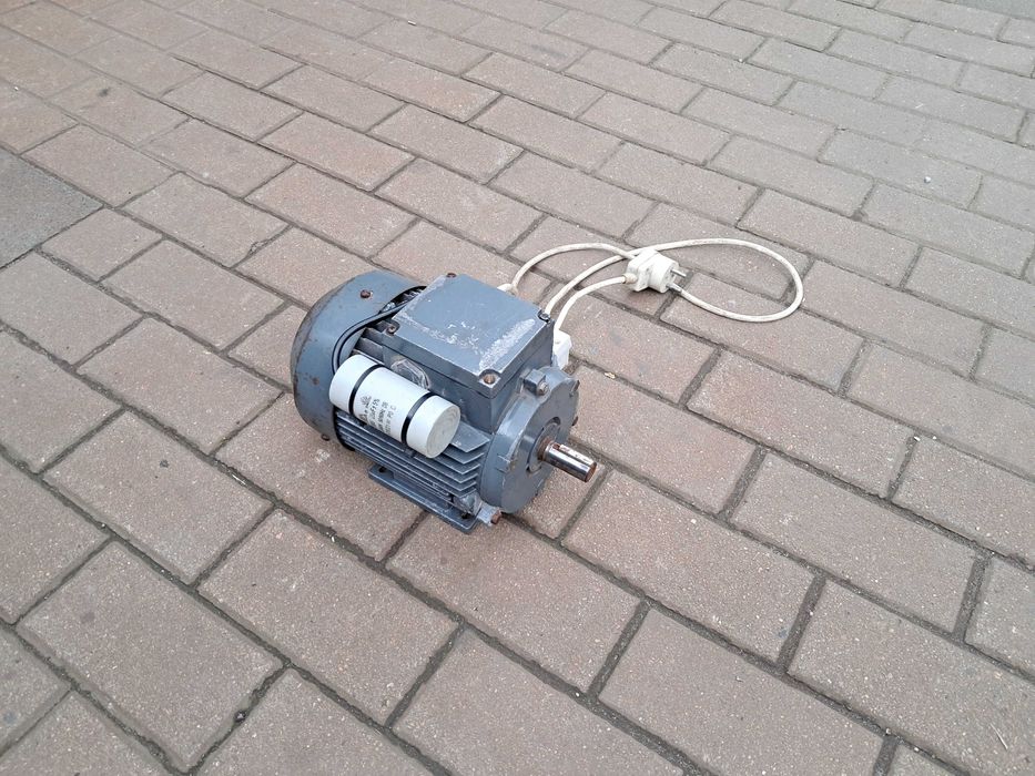 Silnik elektryczny 1,1kw 2835 obrotów 1-faz 220v,230v  .Wysyłka