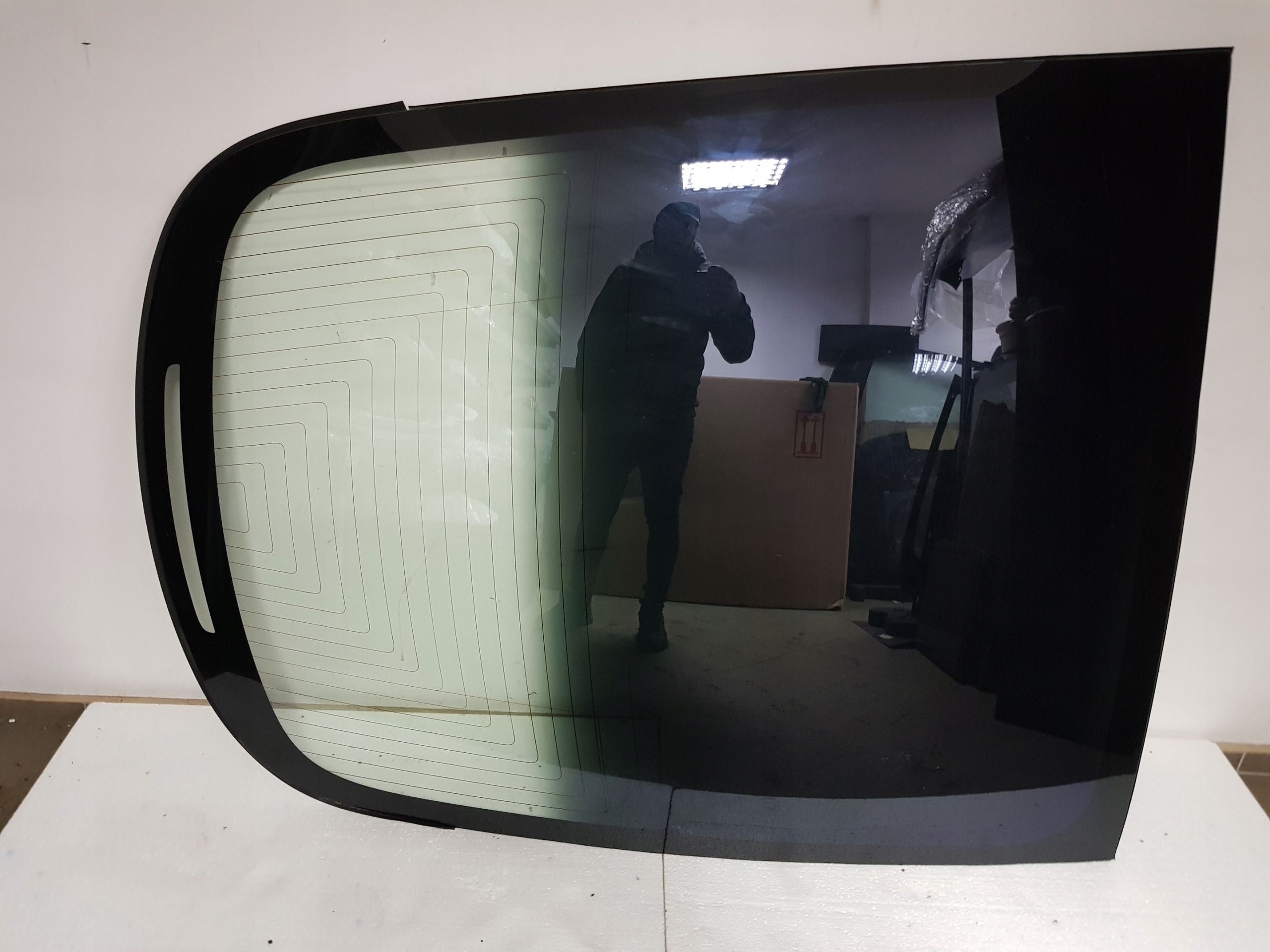 Скло подвійне дверей передніх Tesla model 3 замінник та оригінал