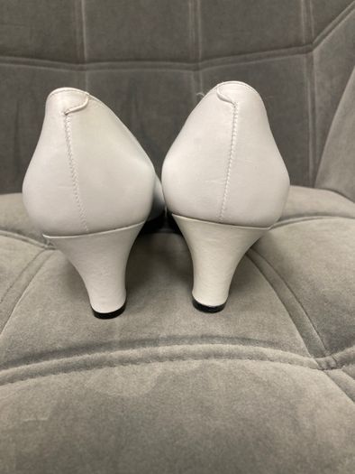 Nowe białe skórzane szpilki buty czółenka Rose Lee USA vintage 38