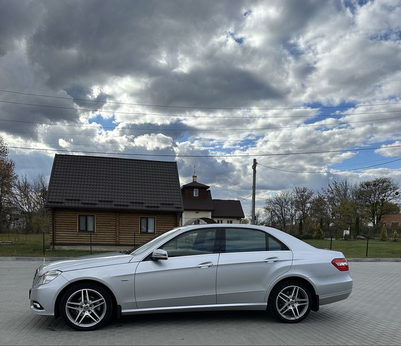 Mercedes-Benz E200, W212, 2010 рік, 1.8 л., гарний стан!