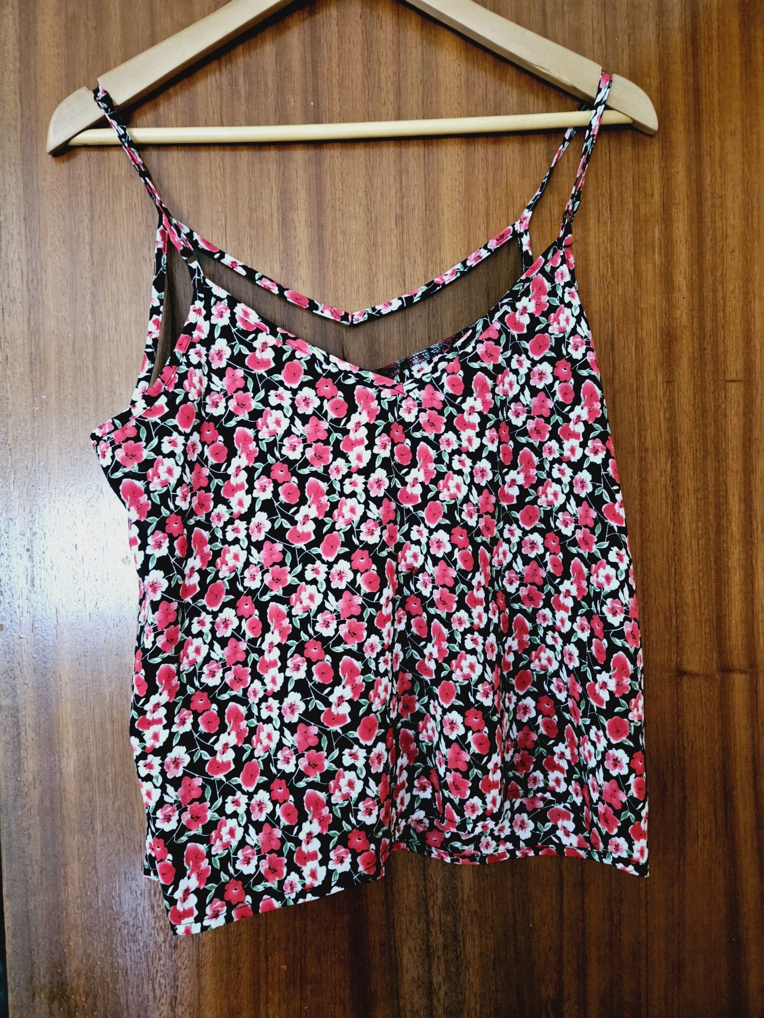 Top de alcinhas.