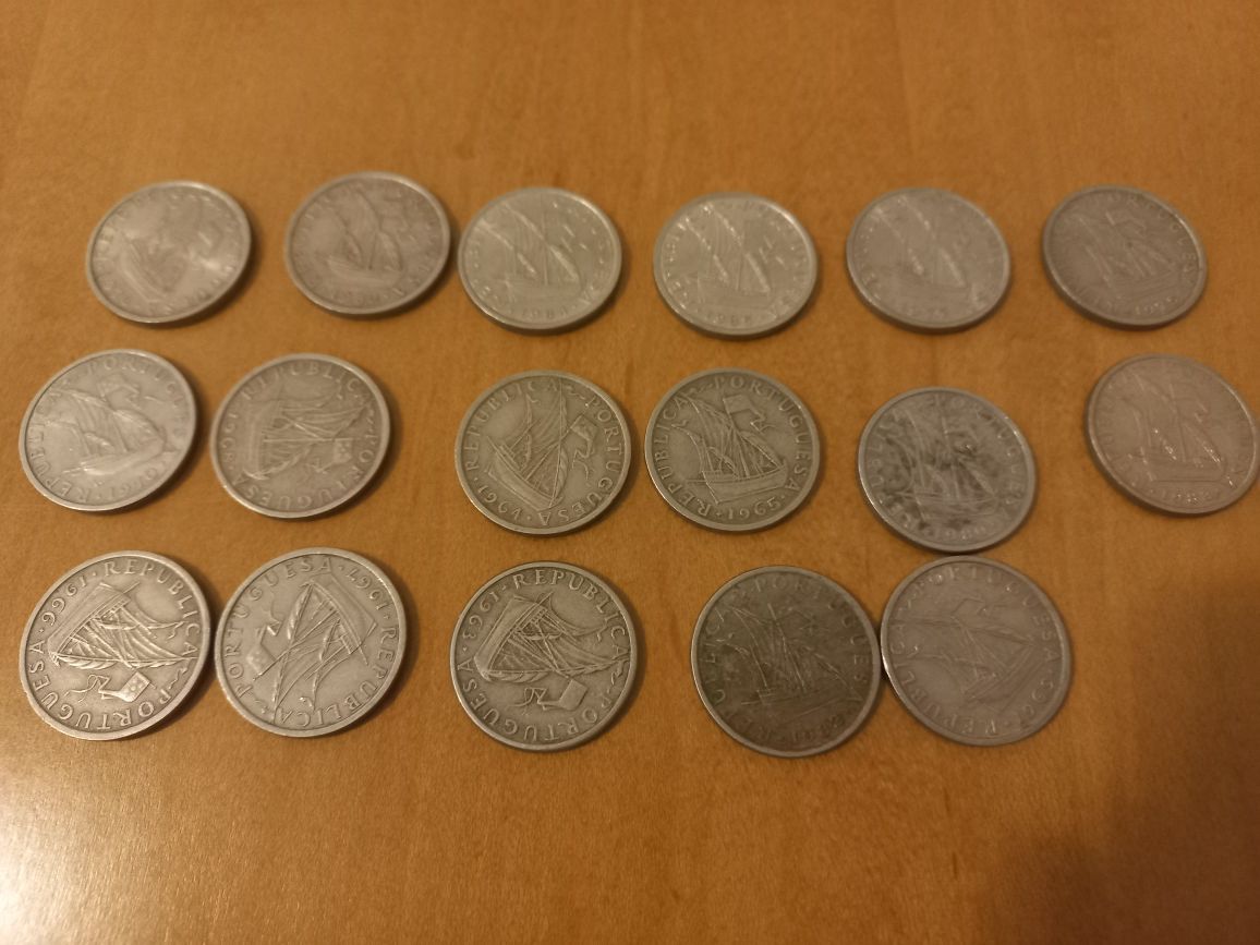 Lote 14 moedas de 5$00 vários anos