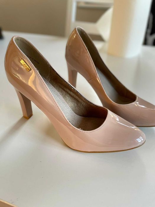 Kremowe szpilki r. 38