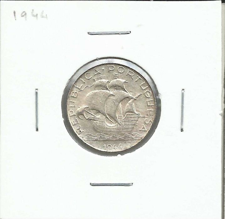 3 Moedas portuguesas - Belas – 2$50 (1940, 1944 e 1947) – Prata