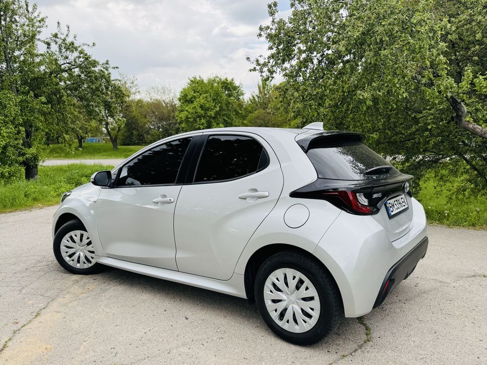 Toyota Yaris 1.5 Hybrid e-CVT Style 2023 рік Official