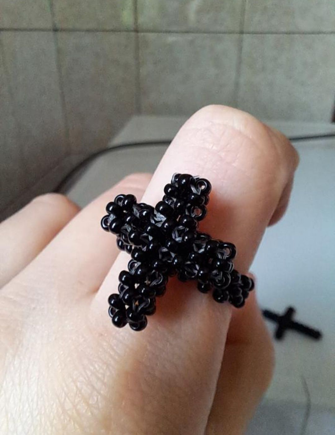 Колечко и крестик ручная работа из бисера