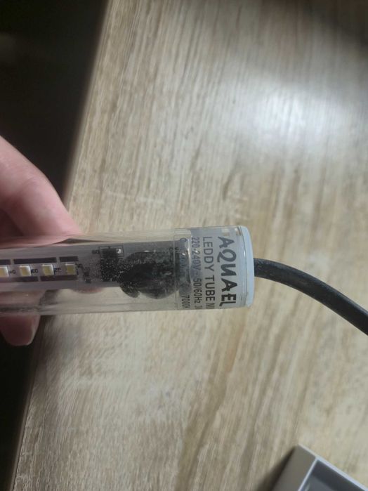 Sprzedam akwarium 15 l z klapą i lampą led