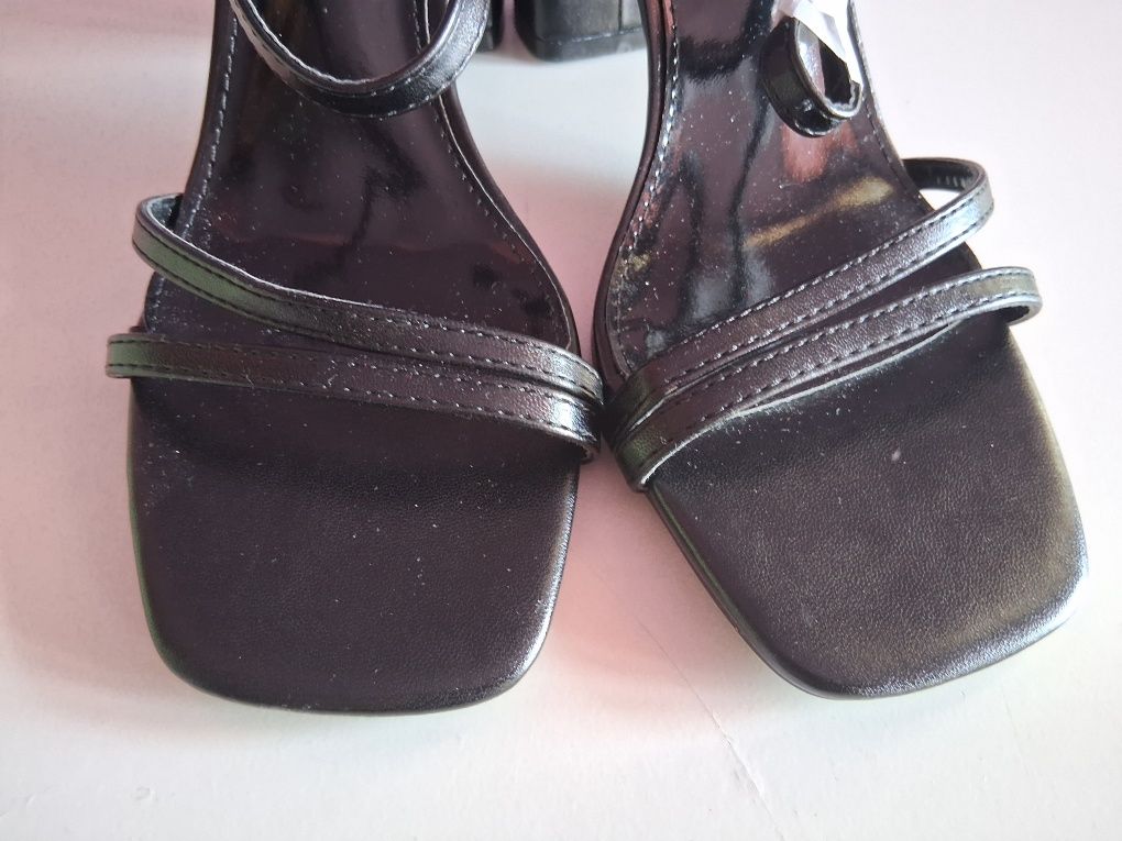 Ideal Shoes sandały 41