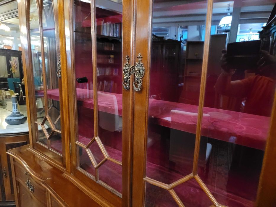 Móvel antigo estilo Inglês em muito bom estado geral