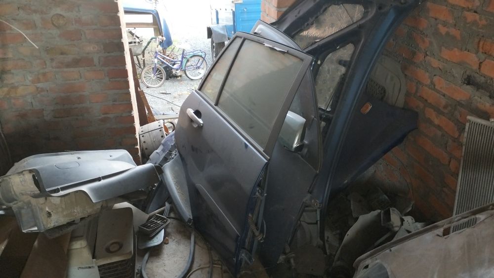 Продається Toyota RAV 4 (2 покоління) по деталям