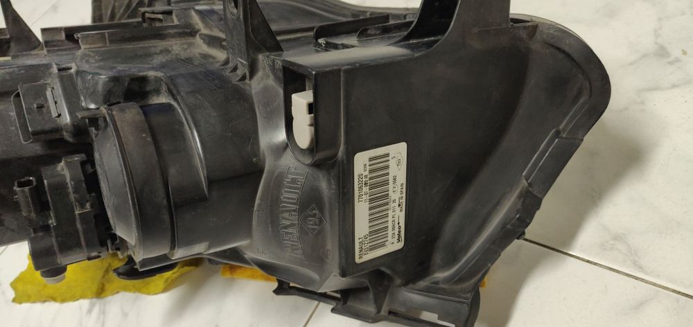 Farol dir. Renault Megane II olho de boi