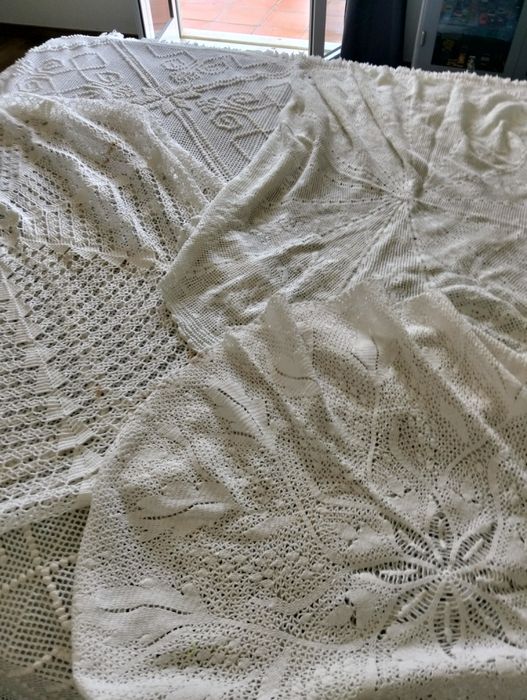 Vendo colcha de cama feita em crochê