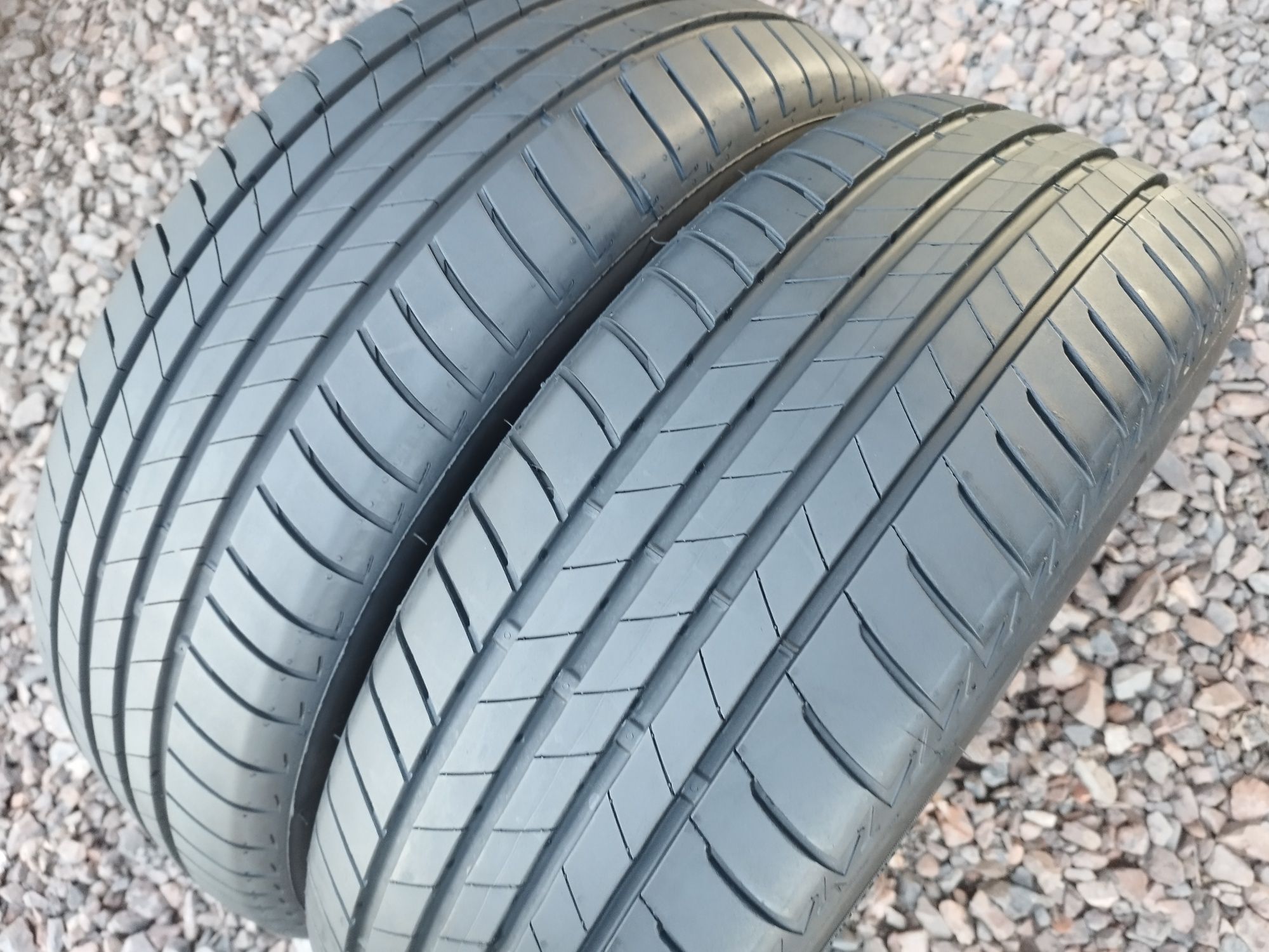 Letnie Bridgestone 215/60R17. 2022 r.
