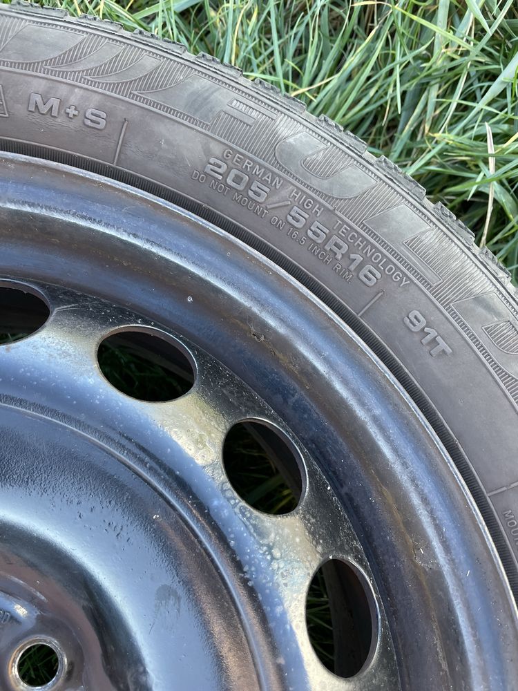 Opony zimowe na metalowych felgach Fulda 205/55/r16.5×100