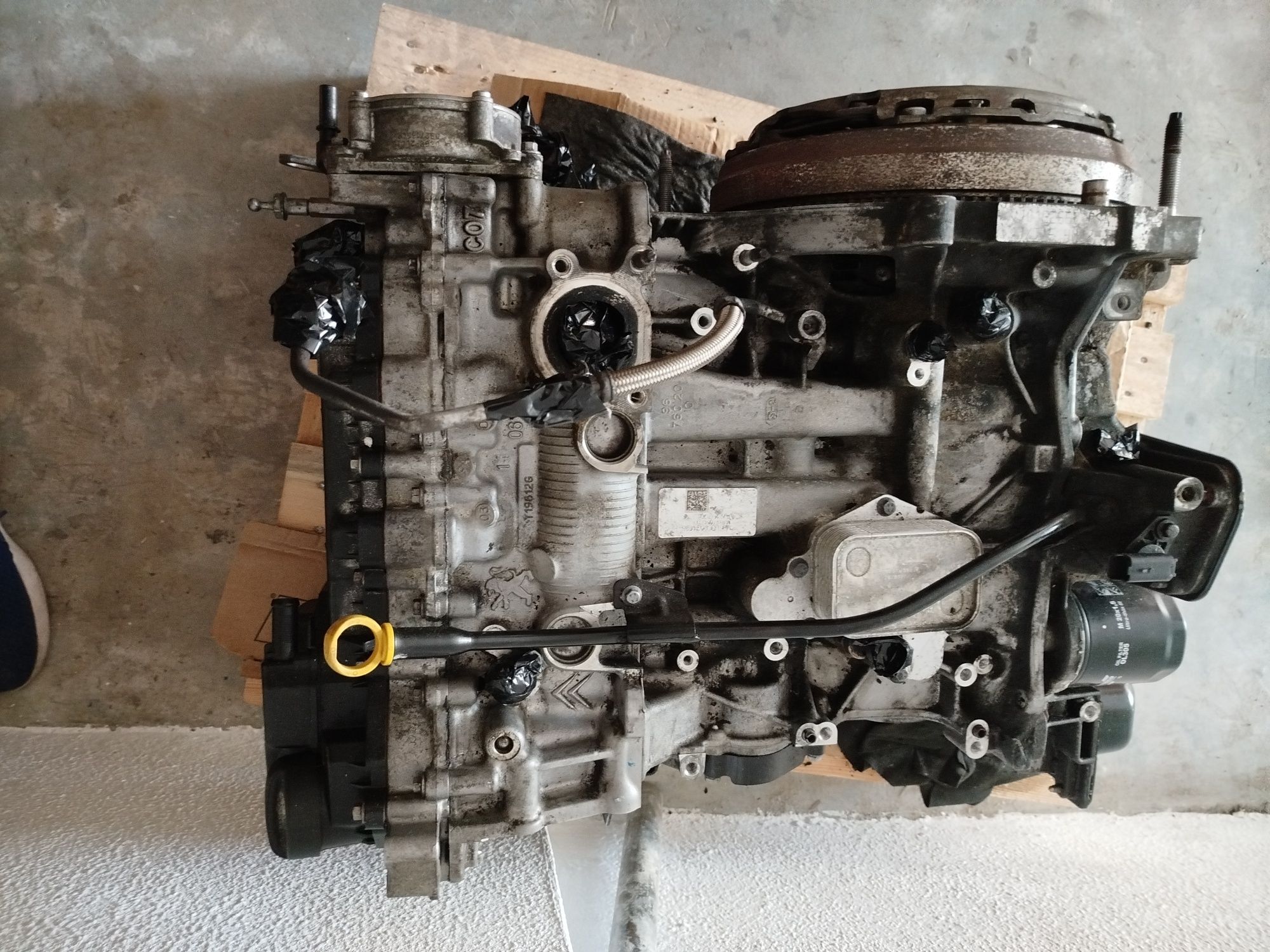 Motor PSA 1.2 THP de 130cv.  com código HN02