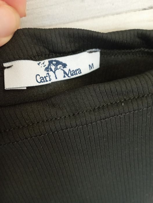Top czarny prążkowany. Nowy w oryginalnym opakowaniu