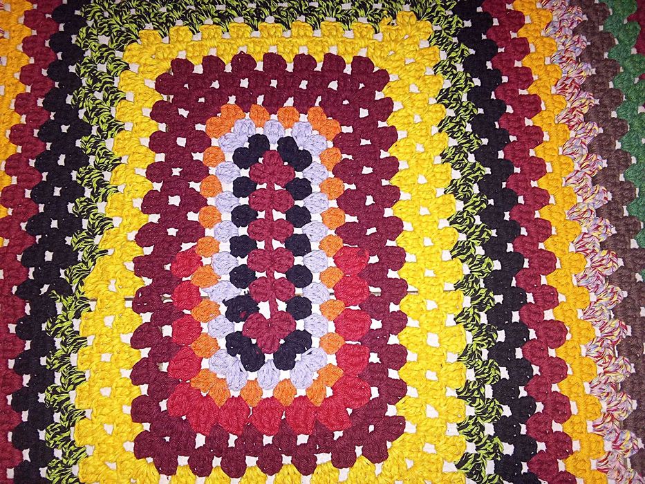 Tapete em crochê multicolor feito à mão