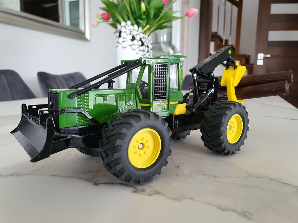 Traktor leśny John Deere 848H Siku 1:32