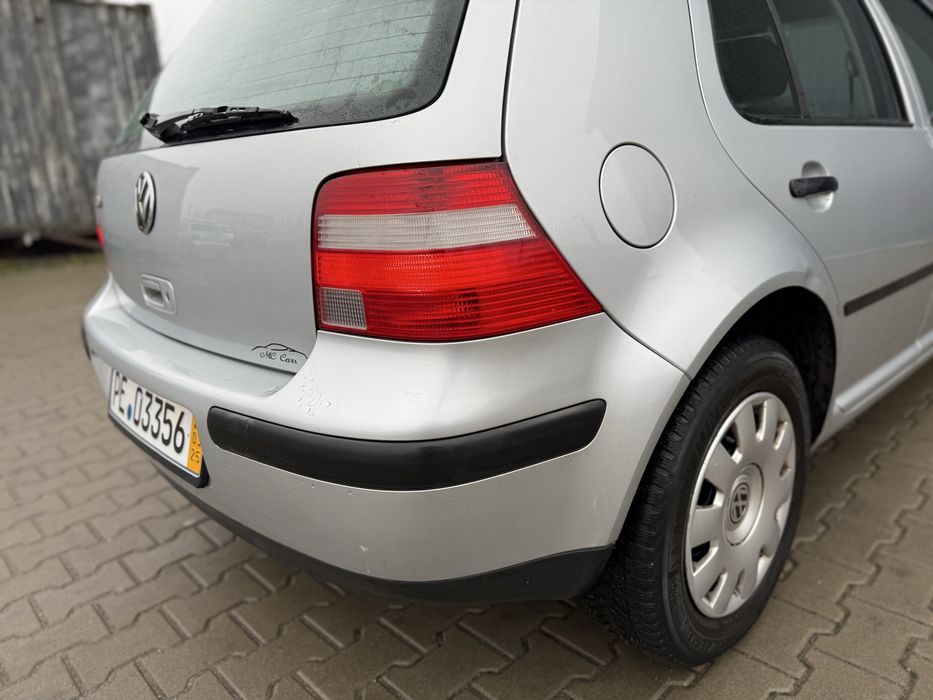 Volkswagen Golf  -2003 року