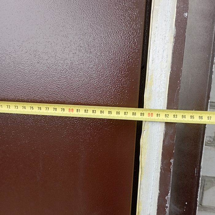 Продам двері вхідні металеві