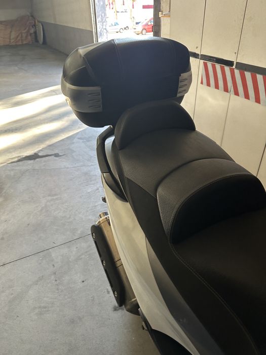 Piaggio MP3 500 triciclo pode set conduzida com carta de carro