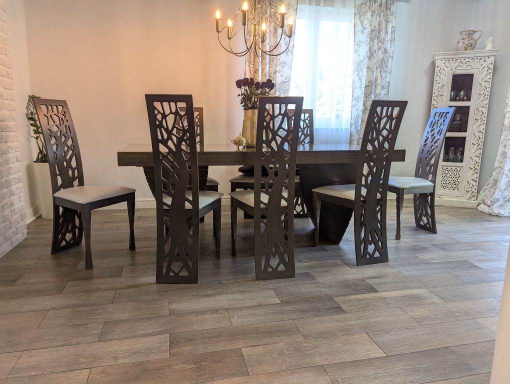 Stół i 8 krzeseł do salonu