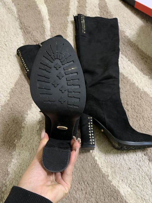 Чорні високі чоботи 38