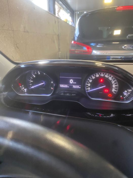 Peugeot 208 gt line 1.2