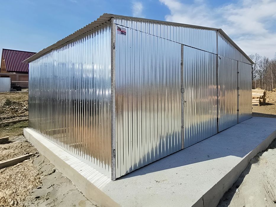 Garaż blaszany dwustanowiskowy 6x6 m - Dach dwuspadowy, Brama dwuskrzy