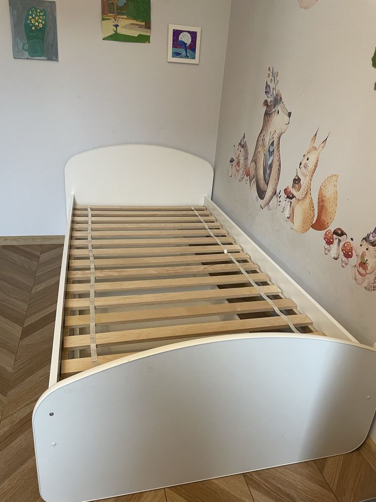 Łóżko dzieciece białe, używane.