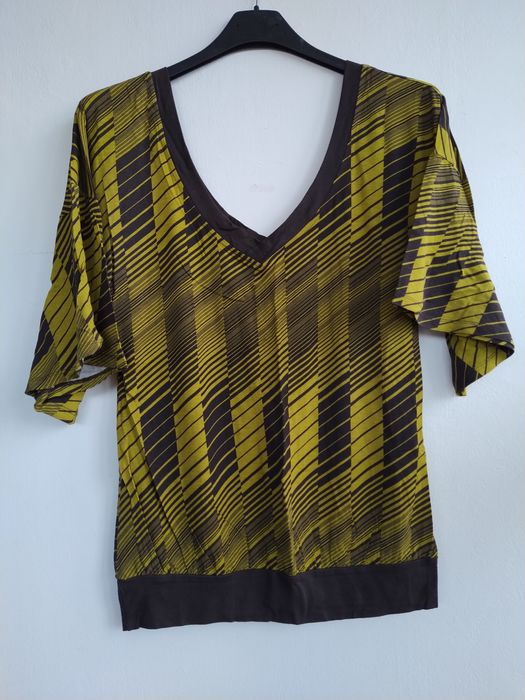 Top / Camisola verde com linhas modernas - Bershka - Tamanho M