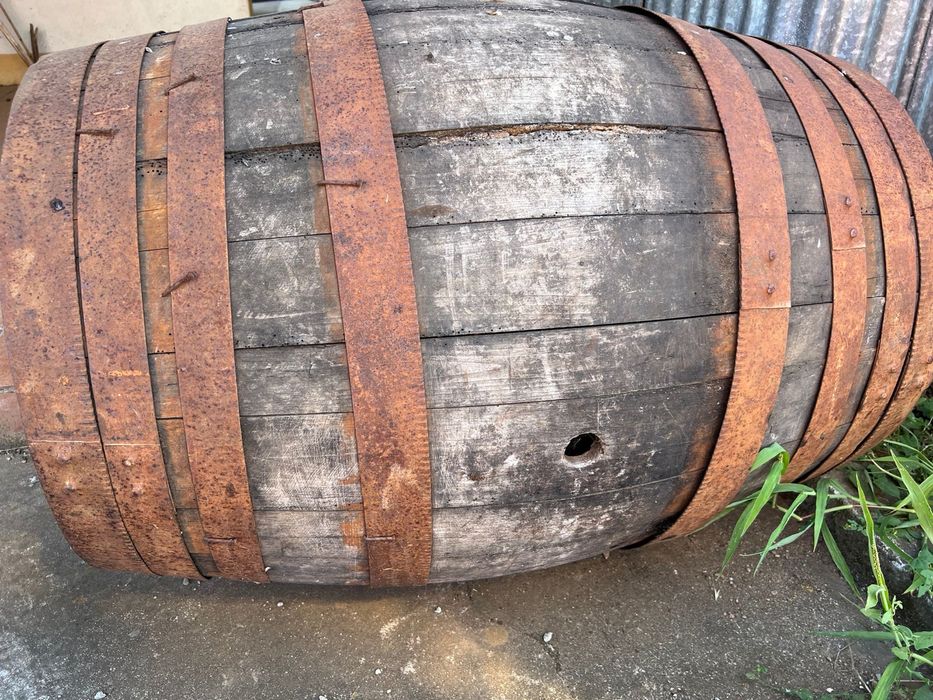 Pipo de vinho em madeira