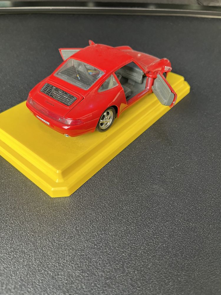 Bburago model Porsche 911 skala 1:24