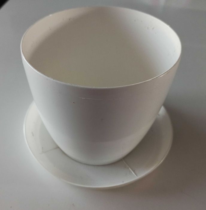 biała doniczka osłonka 13,5 cm + podstawka 19 cm Prosperplast
