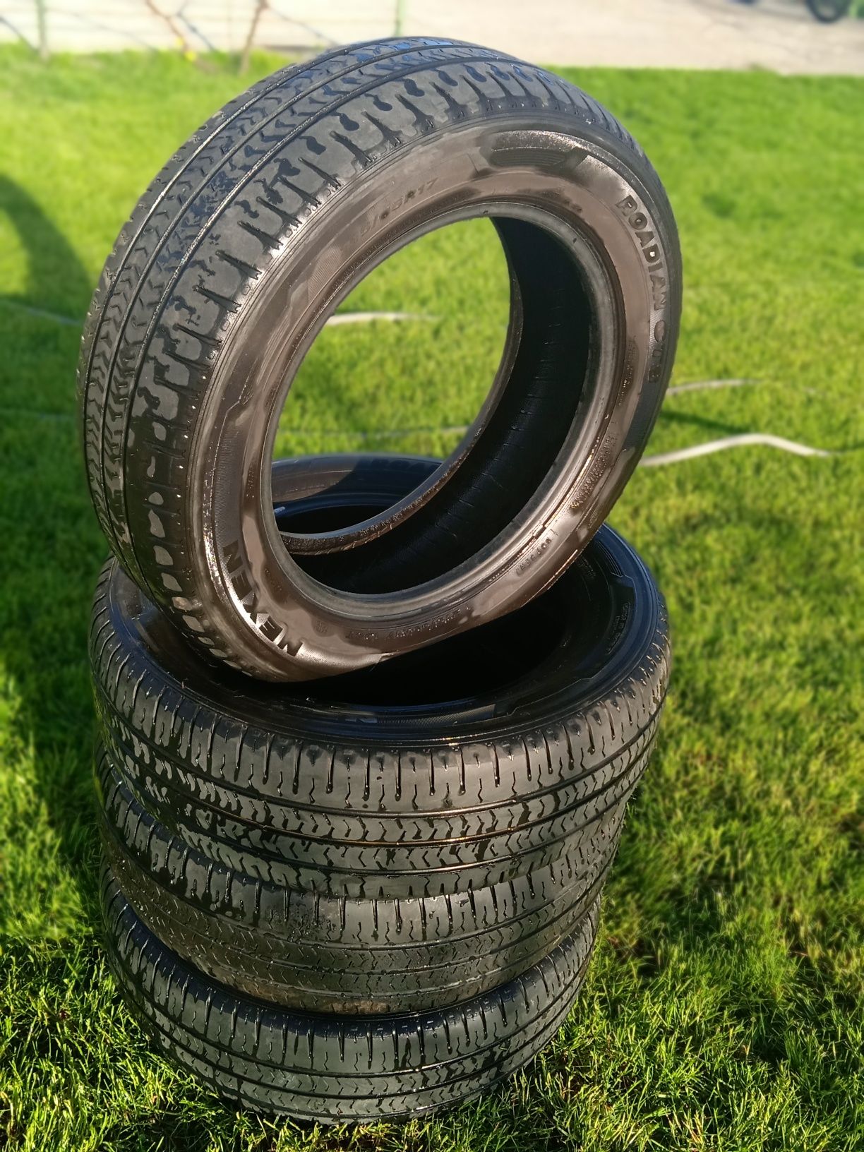 Продам комплект літніх шин Nexen 215/65 r17 104T