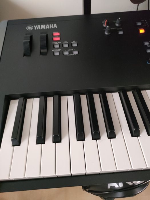 Yamaha MODX8 ...