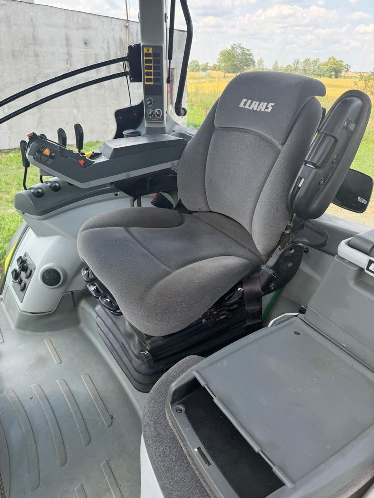 Ciągnik Claas axion 800
