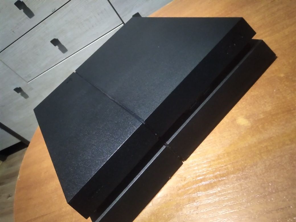 Konsola ps4 Fat  + pad