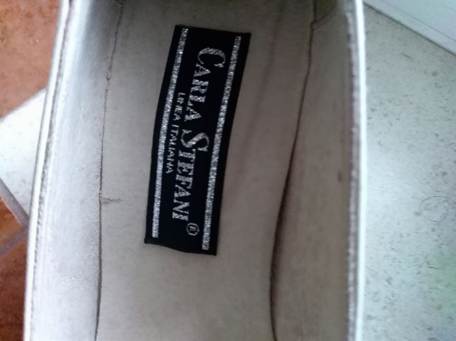 Sapatos beje em pele n. 38