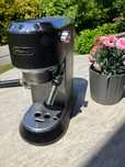 Ekspres ciśnieniowy DeLonghi Dedica EC685.BK (cat. mini)
