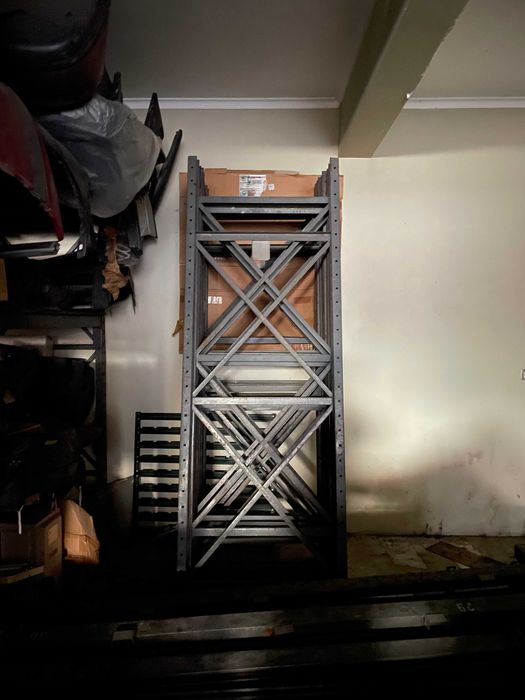 Lote de estantes de armazém usadas para paletes