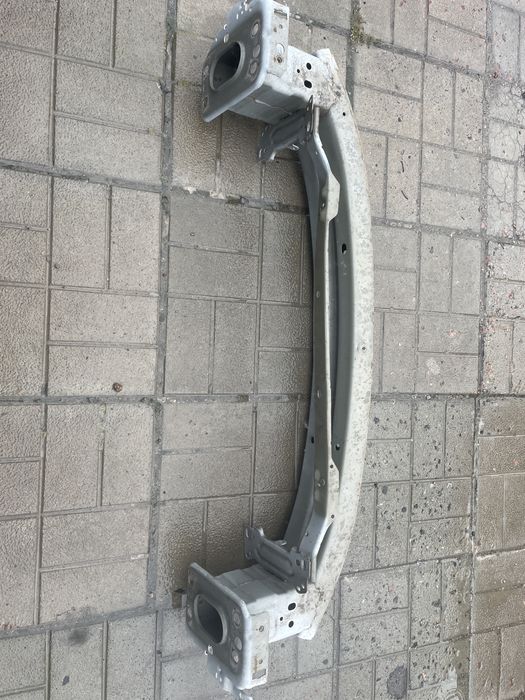 Продам передній усілітель бампера форд фіеста Америка