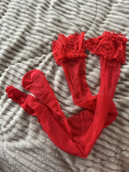 Червоні панчохи з мереживом