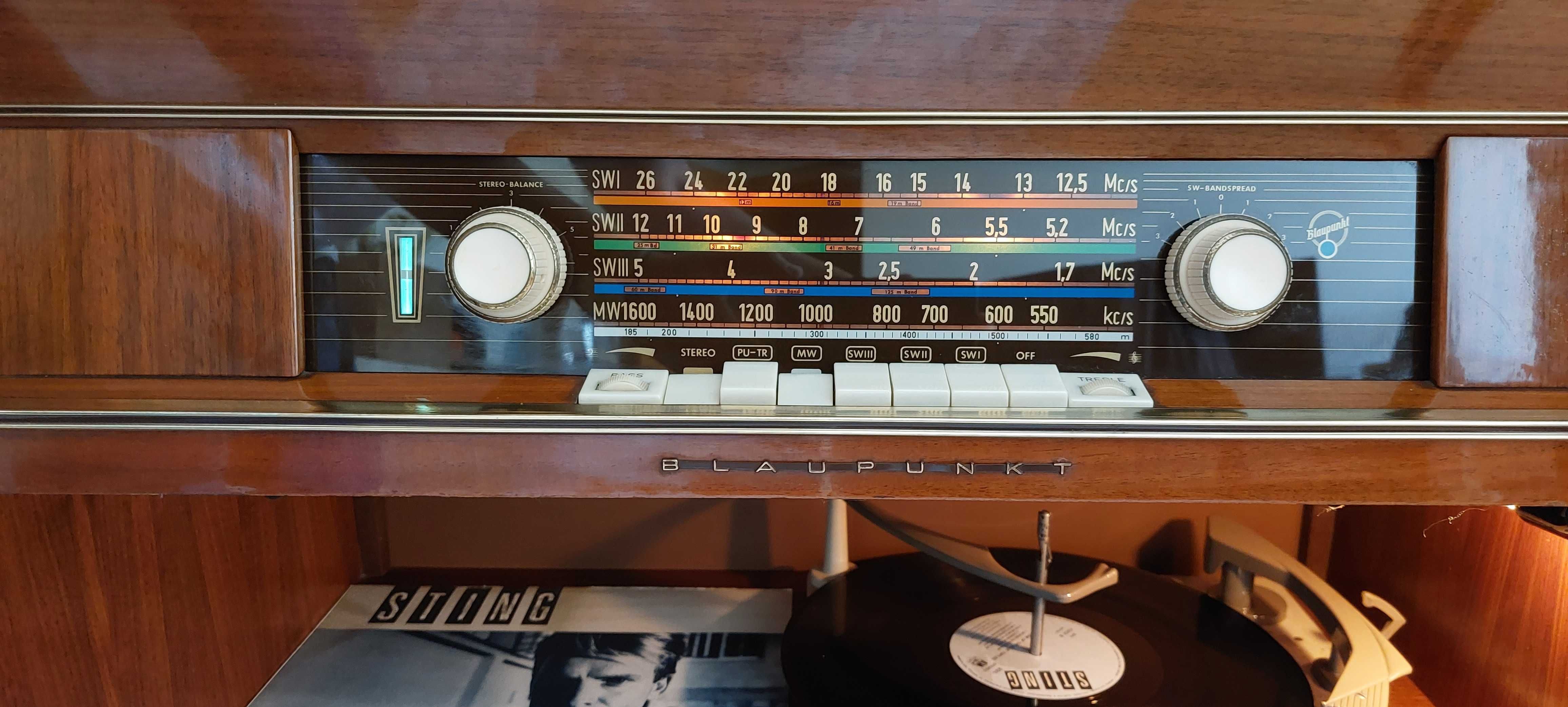 Móvel rádio e gira discos Blaupunkt C/Bluetooth