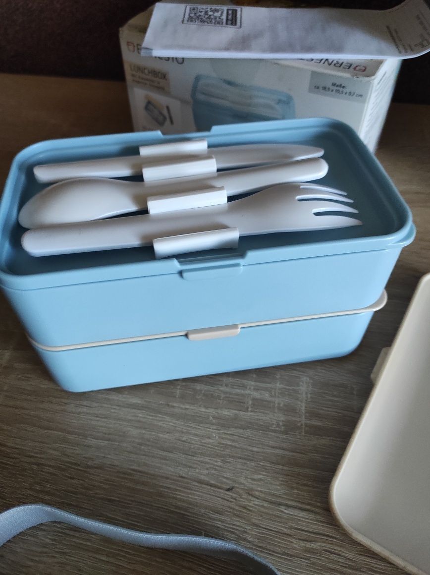 Pudełko pojemnik na jedzenie lunch sztućce schowek